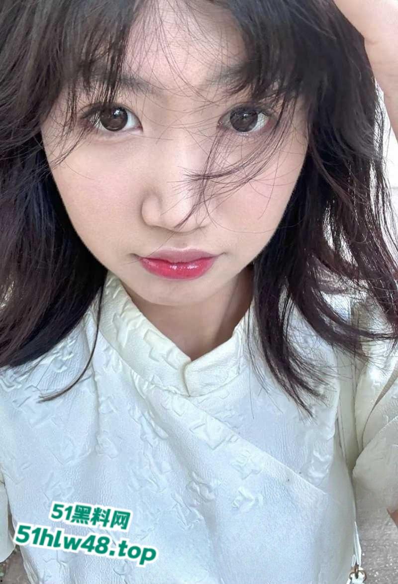 广东艺术学院【李玉婷】清纯嫩妹女神,男友视频玩嗨彻底放飞自我,全裸上阵骚话不停。-2