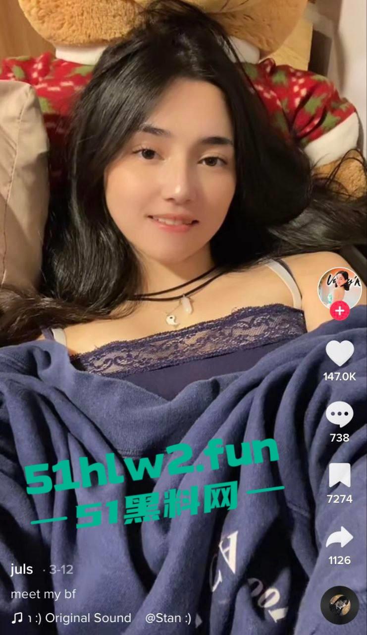 菲律宾网红【Julsbarba】性爱视频流出,笑得甜美,干起来肯定浪,白净母狗值得一试!-6