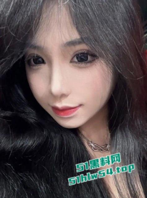 广西巨乳健身网红【黄翘翘】线上卖骚翻车,私拍自慰视频勾引金主约炮,大量性爱视频被报复流出!-8