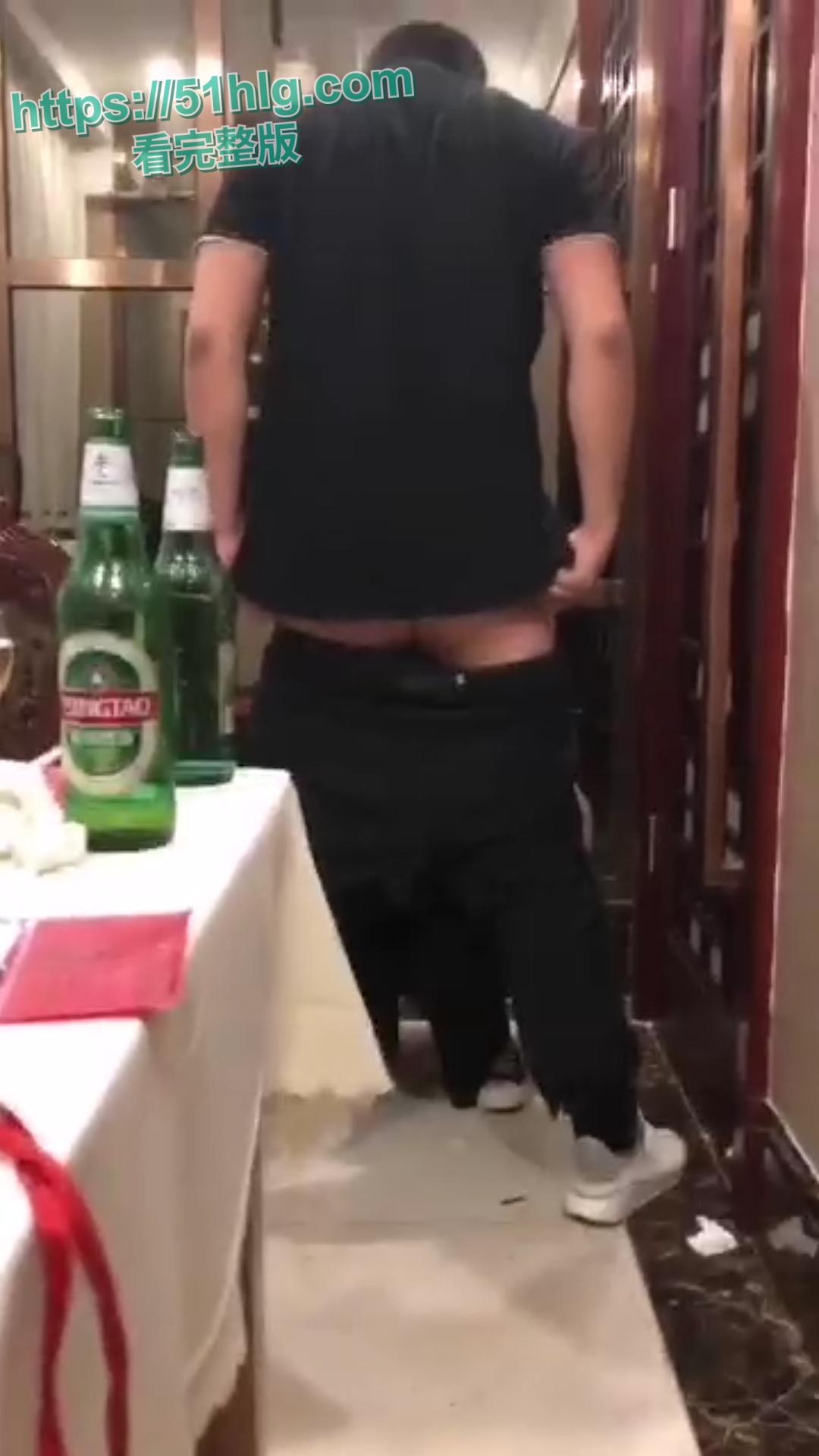 【南京】美艳人妻的同学会狂欢!墙角口交,后入爆操,呻吟声荡漾大厅,你还敢让老婆参加同学聚会吗?-4