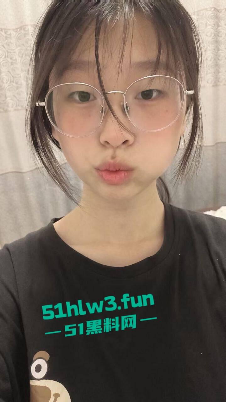 极品眼镜小母狗【季翰文】超反差的性感骚货颜值清纯甜美,内在母狗一只高潮脸居家自慰视频流出。-8