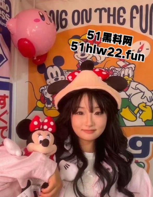 包头轻工技术学院反差妹【王静】深夜化身淫荡骚狗,黑丝翘臀疯狂榨精自慰陪睡各种约炮。-6