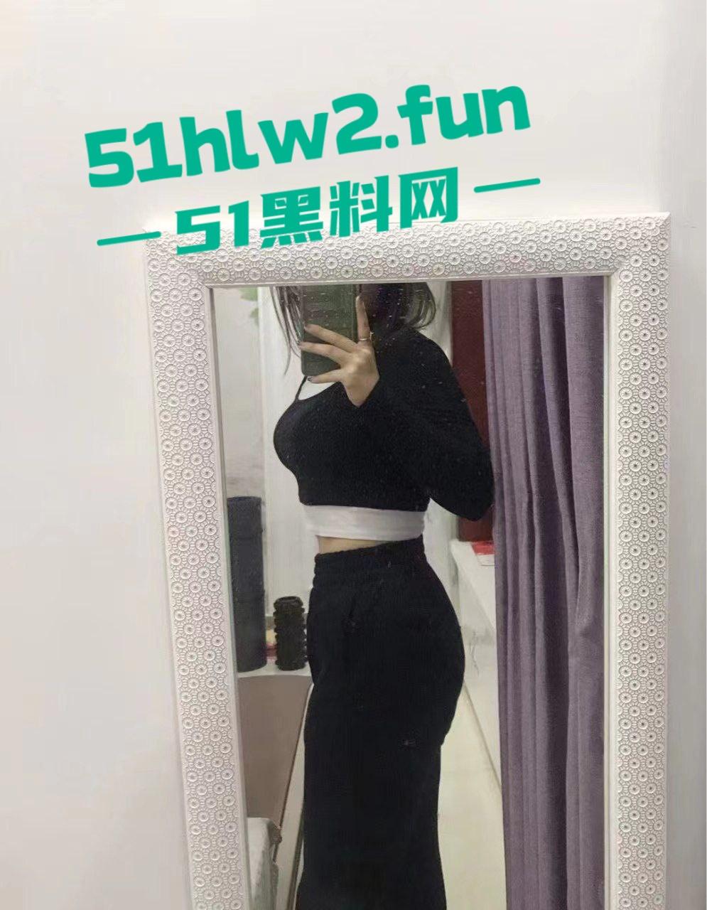 河北衡水顺平中学班主任爆大瓜!C-18班政治老师教书是正经的,下课跪地吃鸡骚得一批真会玩!-1