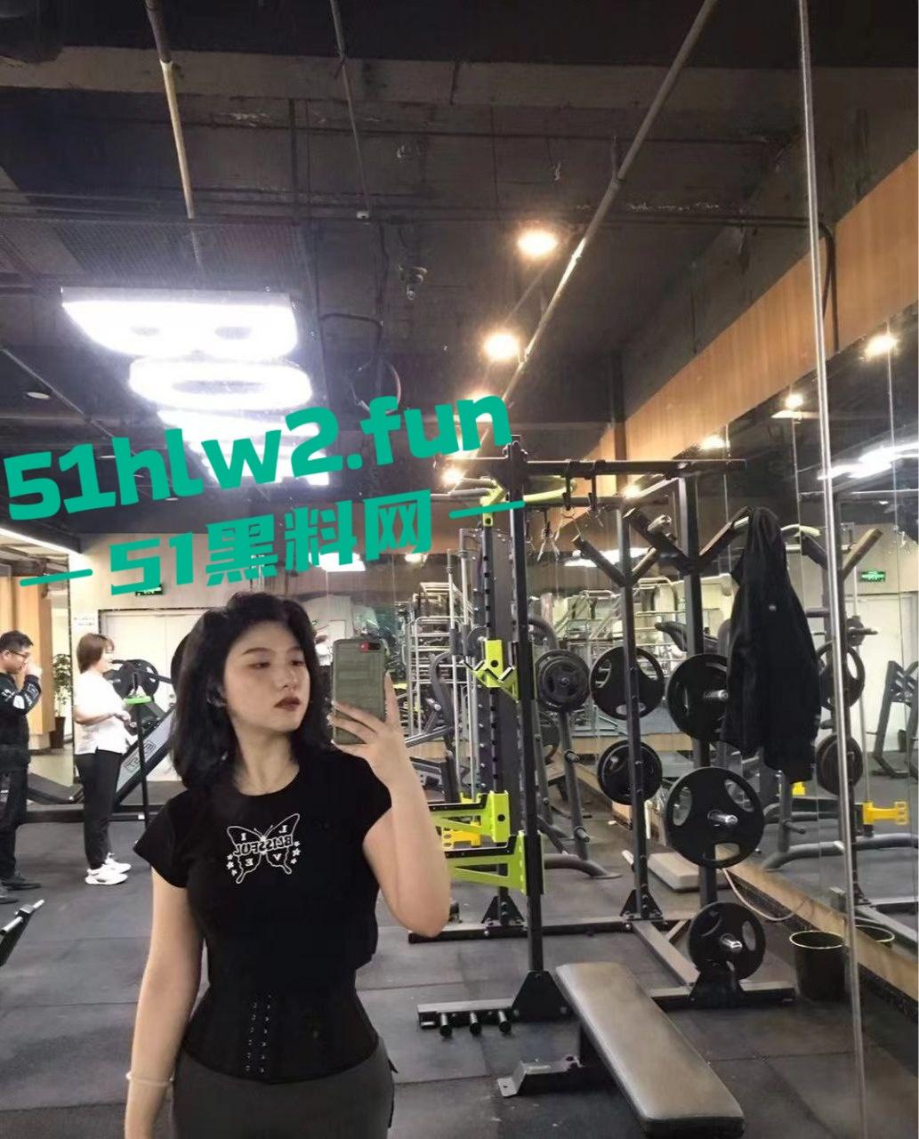 河北衡水顺平中学班主任爆大瓜!C-18班政治老师教书是正经的,下课跪地吃鸡骚得一批真会玩!-4