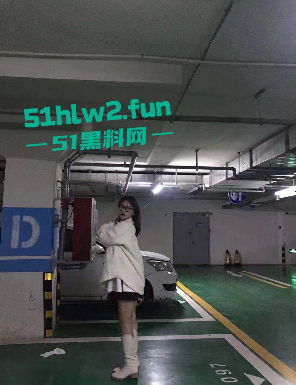 河北衡水顺平中学班主任爆大瓜!C-18班政治老师教书是正经的,下课跪地吃鸡骚得一批真会玩!-7