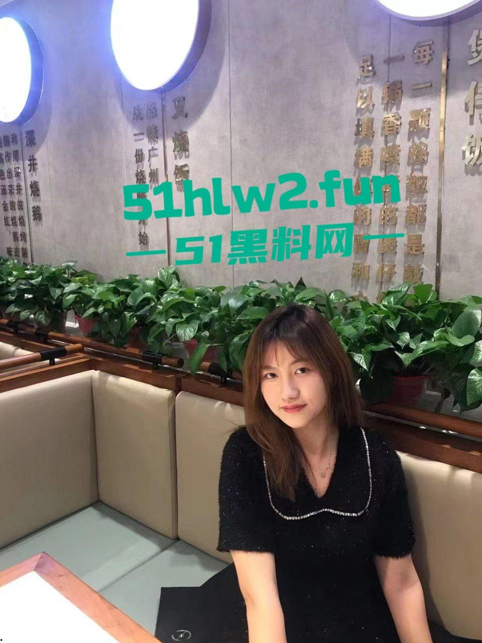 河北衡水顺平中学班主任爆大瓜!C-18班政治老师教书是正经的,下课跪地吃鸡骚得一批真会玩!-10