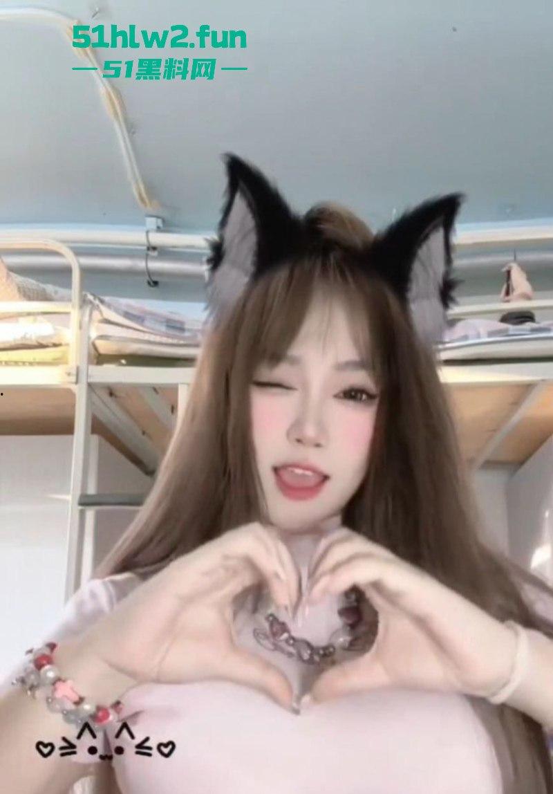 快手豪乳女神【不甜】大尺度自慰福利流出,假屌在小穴内快速抽插带出大量淫水,画面十分淫靡。-4