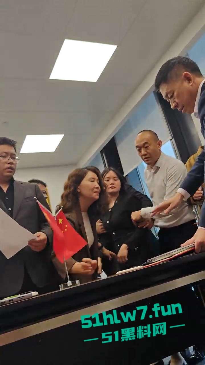 炸裂!大成佛山律所秘书【黄晓蕾】色诱主任上位,引发合伙人不满办公室大打出手。-5