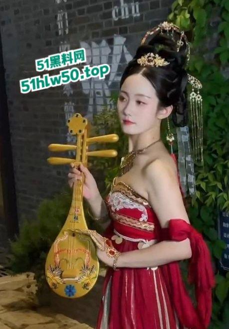 石家庄西苑小学语文老师母狗【张倩】高颜值极品尤物,骚劲十足竟还是个媚黑婊!-4