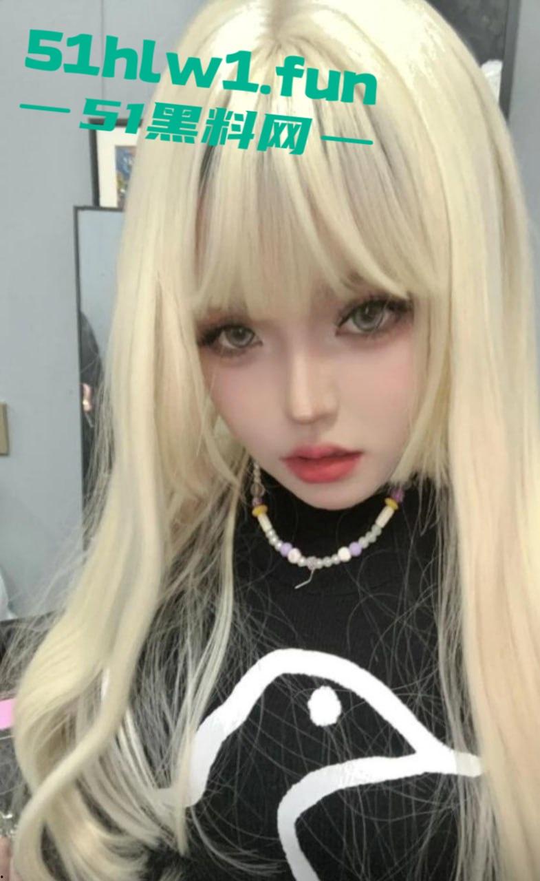 常州精神小妹【费雨心】爆炸性丑闻,一个月换6个男人,射精一床让闺蜜睡,内裤随手扔枕头简直离谱!-13