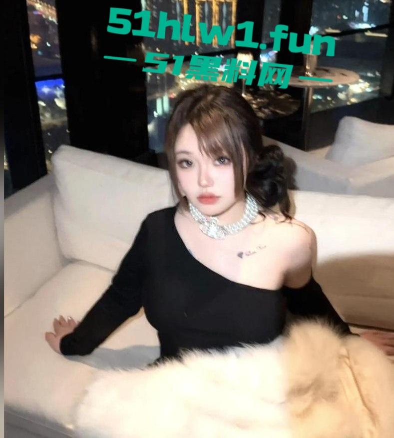 常州精神小妹【费雨心】爆炸性丑闻,一个月换6个男人,射精一床让闺蜜睡,内裤随手扔枕头简直离谱!-23