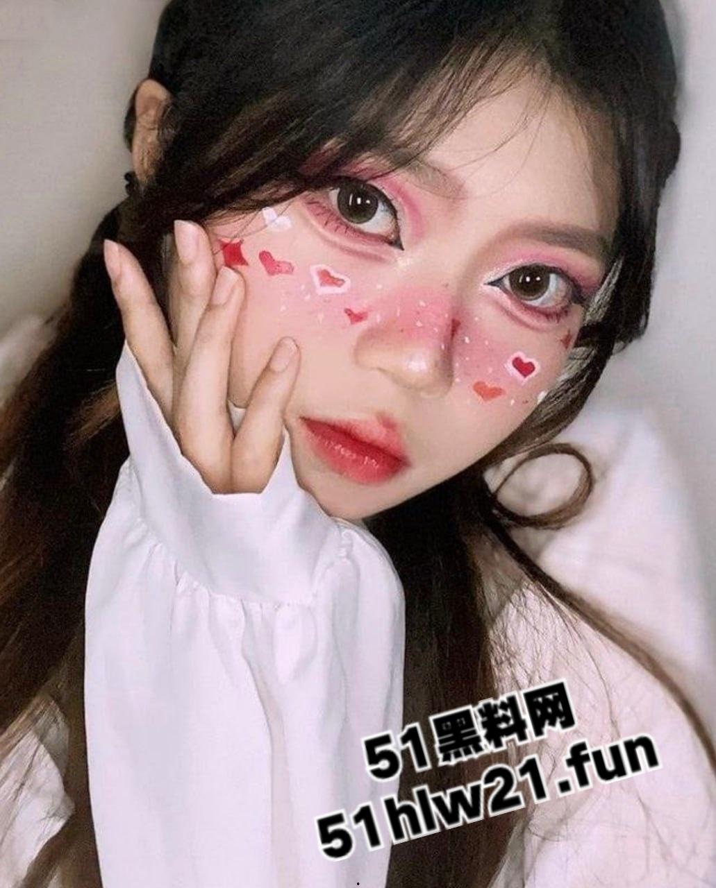 山西大学【王慧琴】高颜值反差骚母狗,性癖特别怪异喜欢粉色尾巴肛塞,已被精心调教成性奴。-1