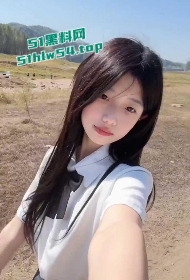 清纯萝莉网红【小妍my】不雅视频流出,似初恋般的甜美少女,私拍露奶舔足自慰淫片纯纯足交小能手!-3