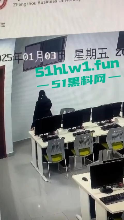 郑州商学院大瓜!一对情侣饥渴难耐在学院内多媒体室啪啪,监控下50秒激情视频曝光。-6