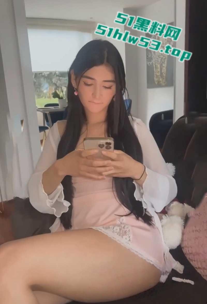 TikTok中美混血网红【Catsara】下海黄片流出,绝美尤物车震抠逼自慰,户外露出骑乘假屌!-6