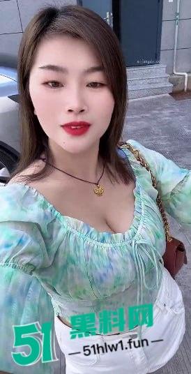 男人不中用,养家靠自己,快手大奶熟妇【鱼鱼的眼泪057】深夜50元连线卖逼自慰视频流泄。-1