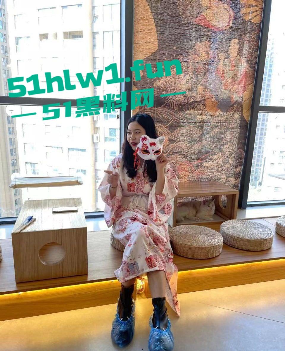 福建师范大学05后骚浪小母狗大曝光,被金主包养的大学生妹子,制服抖奶玩后入骚气冲天!-2