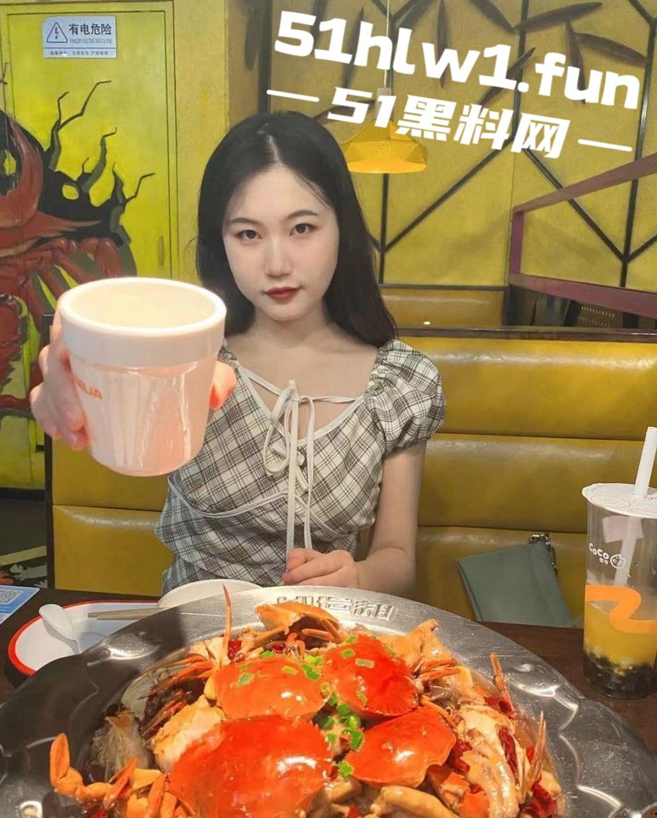 福建师范大学05后骚浪小母狗大曝光,被金主包养的大学生妹子,制服抖奶玩后入骚气冲天!-9