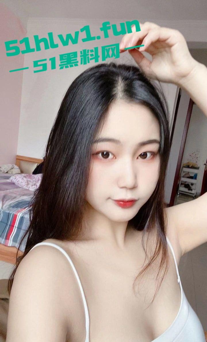 福建师范大学05后骚浪小母狗大曝光,被金主包养的大学生妹子,制服抖奶玩后入骚气冲天!-10