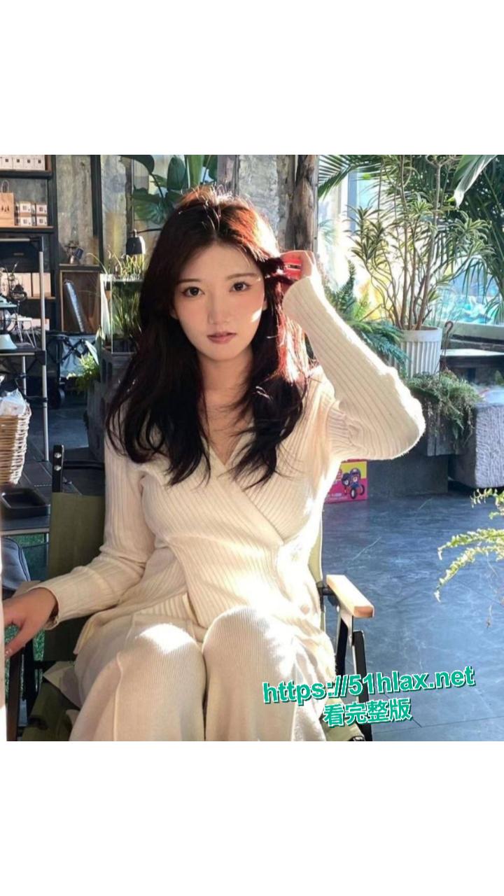 天津美院小网红不雅视频曝光 被同学发现兼职外围 信息实锤已休学 三洞已被开发 口活技术一流-4