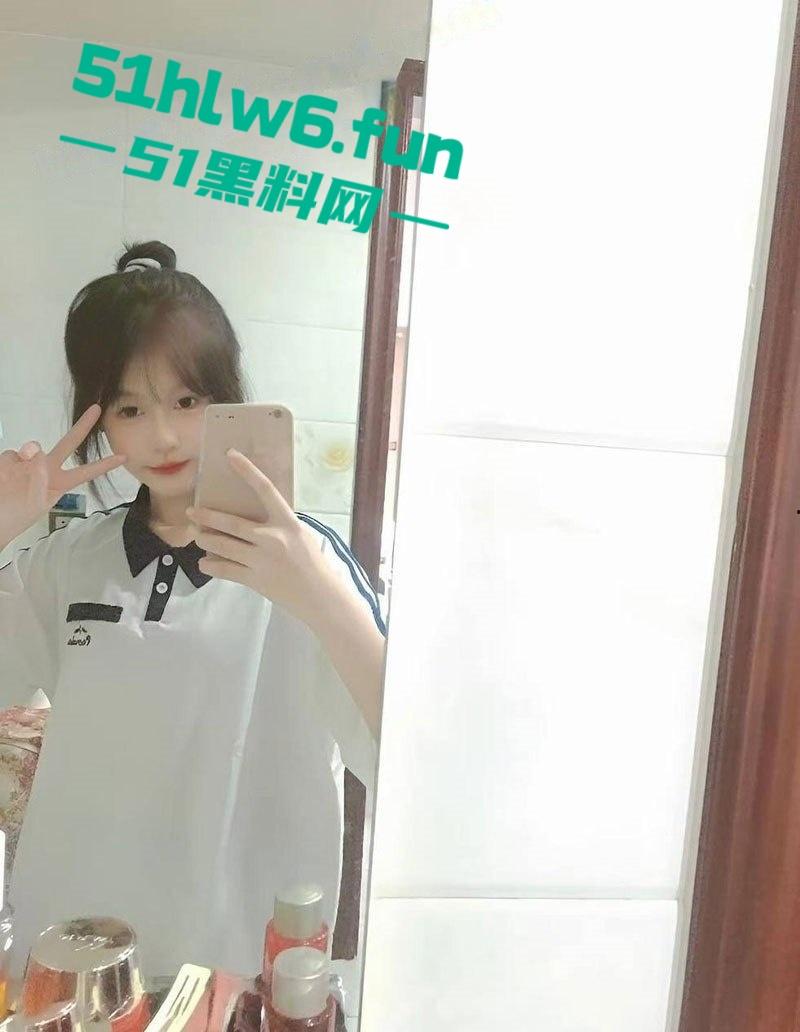 温州医科大学大二骚婊【潘晓蕾】私拍福利尺度曝光炸天!嫩乳骚穴欲求不满天天掰腿求插。-3