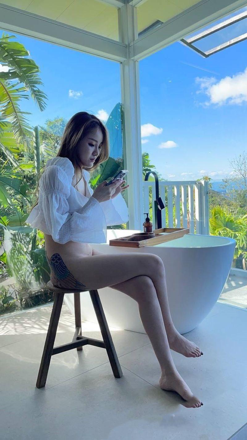 台湾网红唐恩不雅视频流出 优雅名媛人设塌房 前凸后翘的身材 一对巨乳让人垂帘三尺 那淫荡的表情与现实反差感实足-4