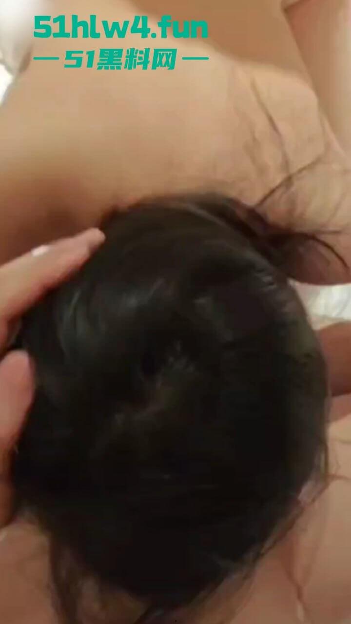 南通金牌售楼小姐【郭智玲】三天卖4套房背后的秘密!看房就发裸照买房就送逼,只要钱到位3P内射任意玩。-6