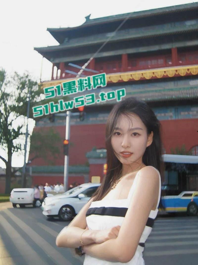 实习主持人【璇儿】不雅视频泄露,镜头前大众女神,私下被领导狂插,蒙眼口交舔蛋技术娴熟!-1