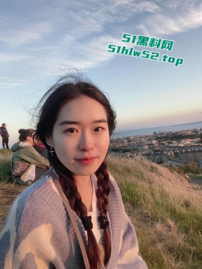 内蒙古乌兰浩特【张雪萌】人人可操的公交车,据说已约炮20多人,舔奶啪啪内射画面曝光极度淫靡!-2