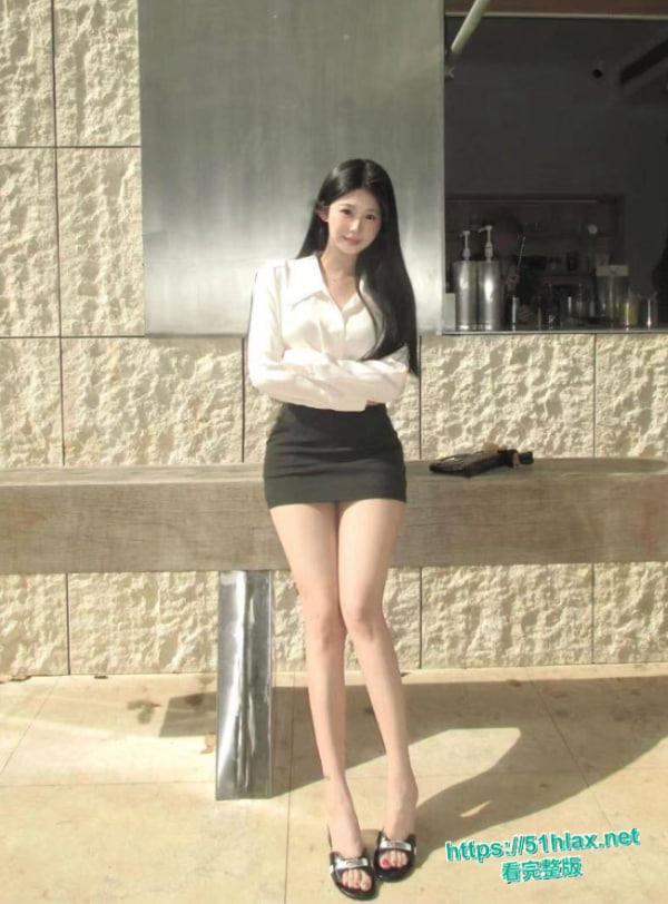 昆明理工大学系花李梦静家中最新私密视频泄密:跪地深喉吸吮肉棒口爆吞精,床上无套爆操骚穴激情颜射!-7