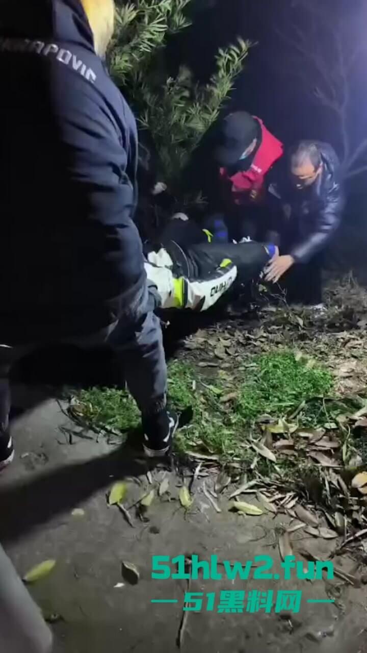 重庆精神小伙【蓄意喵喵拳】玩车耍帅不慎车祸,全家装可怜骗取社会同情心还搞滴水筹。-3