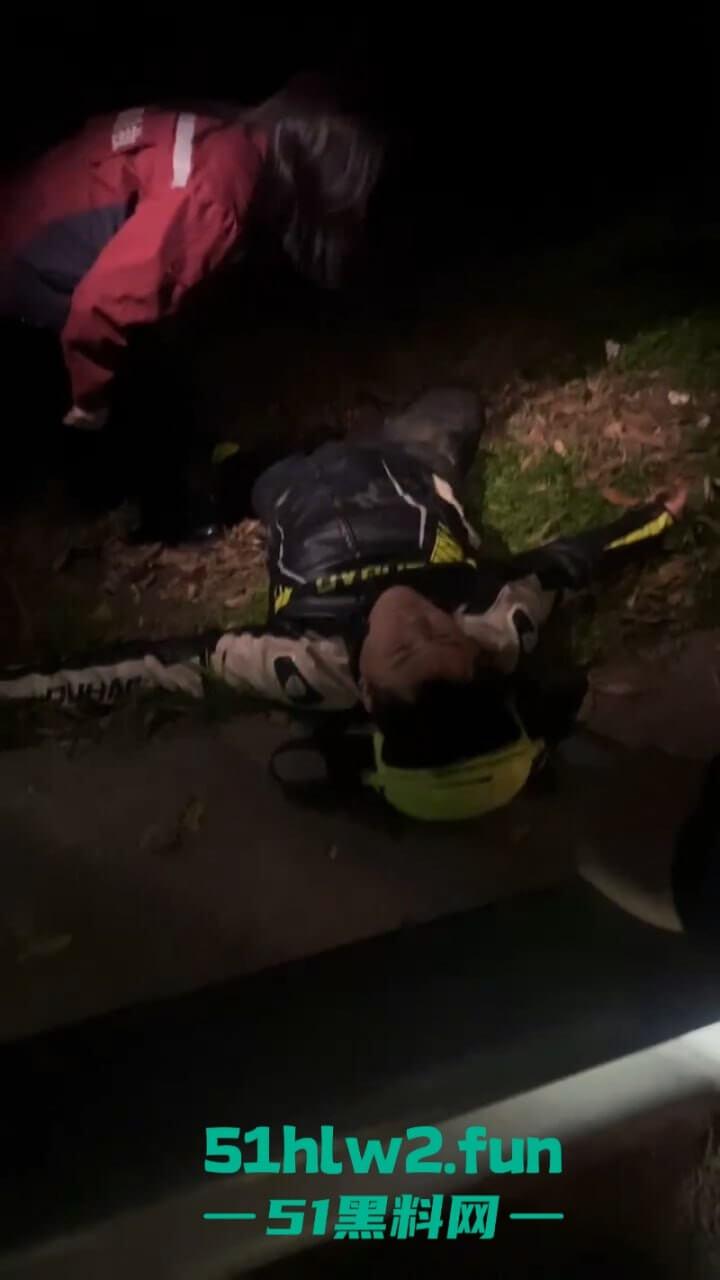 重庆精神小伙【蓄意喵喵拳】玩车耍帅不慎车祸,全家装可怜骗取社会同情心还搞滴水筹。-7