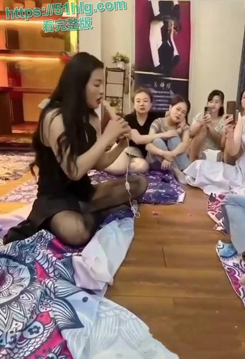 【江苏】名媛培训班内部教学视频流出!妖娆女老师现场演示口交技术,吸舔啯吞全是干货,离谱到家了-2
