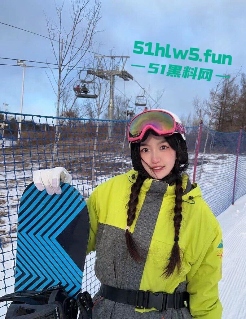 广州工商学院【谭梓柔】与男友性爱视频流出,花式玩弄性感尤物后入骑乘浪叫不止。-7