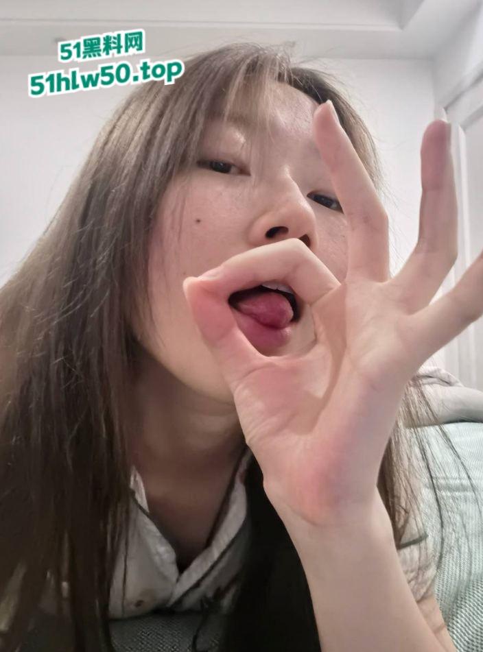 瓜友投稿菏泽学院【王誉洁】调教成骚逼母狗,竟拒绝双飞渣男一气之下将其视频曝光!-8