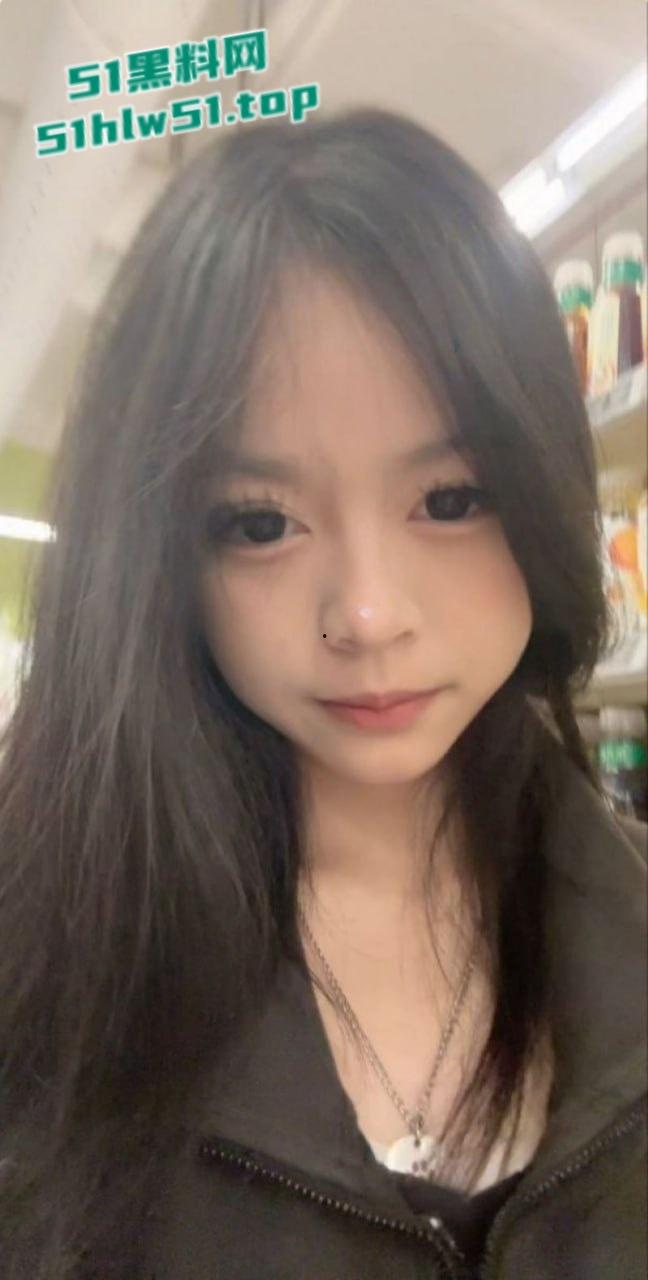 重庆邮电大学大一新生【胡美瑶】私下却超级反差,大屌后入翘臀淫叫不断啪啪作响!-3