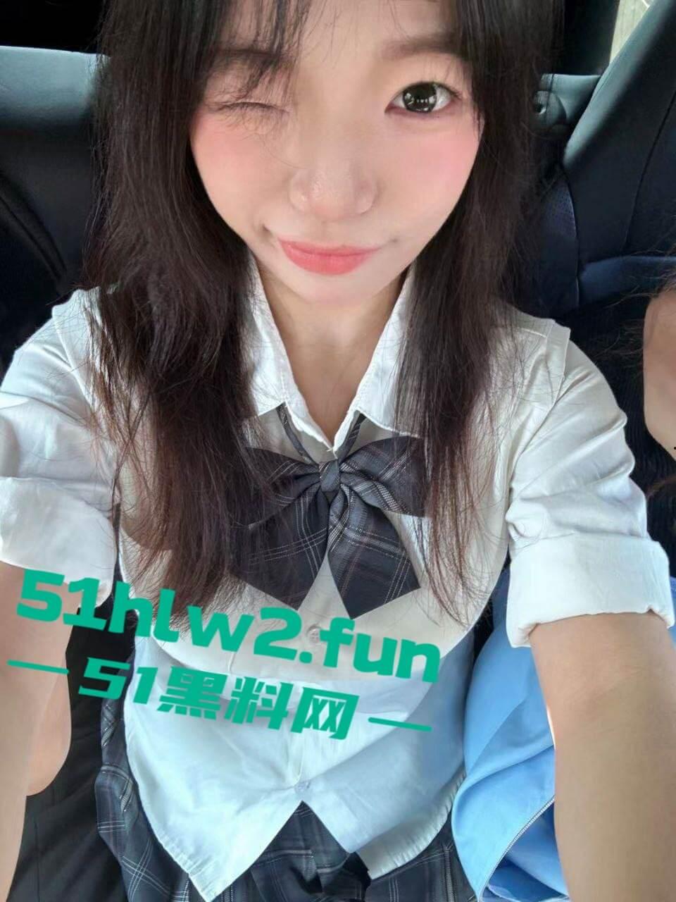 山东机电学院【刘亦媛】高颜值长腿学生妹,喜欢穿JK裙摆拍性感黑丝配白嫩蜜桃臀。-8