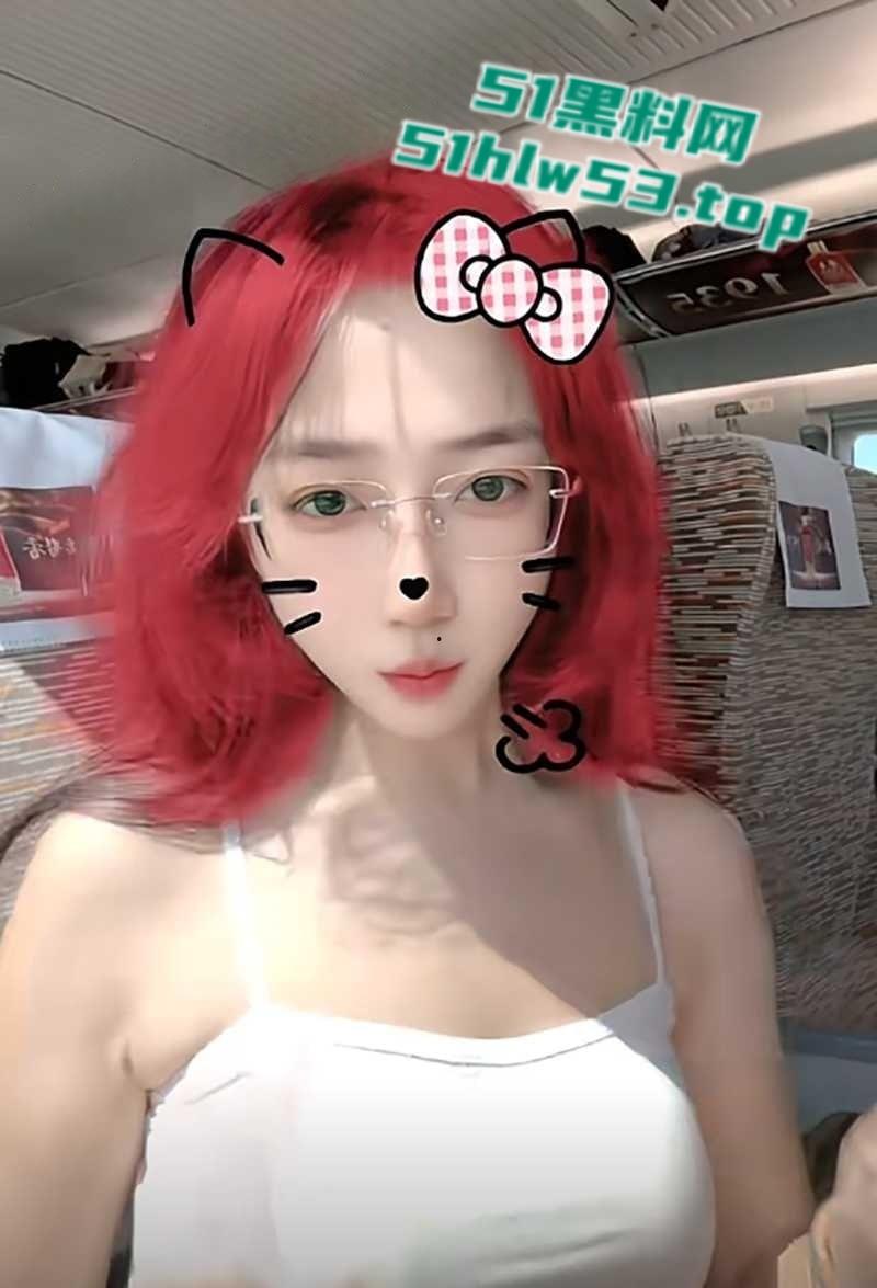 抖音27W粉丝网红【温柔馨馨】约炮视频流出,直播时故意走光拍自慰福利视频,十个眼镜妹九个骚名不虚传!-6