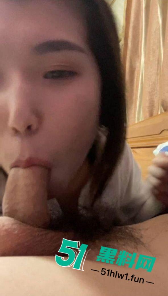 兰州回族【马惠玉】和男友自拍泄密妹子玩花样,口技满分肛塞在线,这操作让人看红了脸!-7