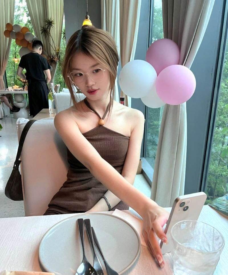 立秋第一杯奶茶受害者出现了 【湖南】中医药大学校花【胡莉莉】因一杯奶茶被操一晚 炮友各种调教爆操 这钱花的真值-5