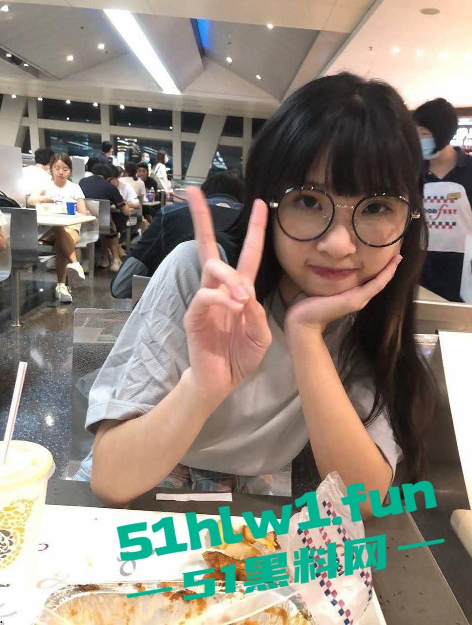 同城群撩骚河南师范萝莉眼镜妹【孟欣欣】足交口屌主动求操,裤子还没脱骚逼已经湿透!-2