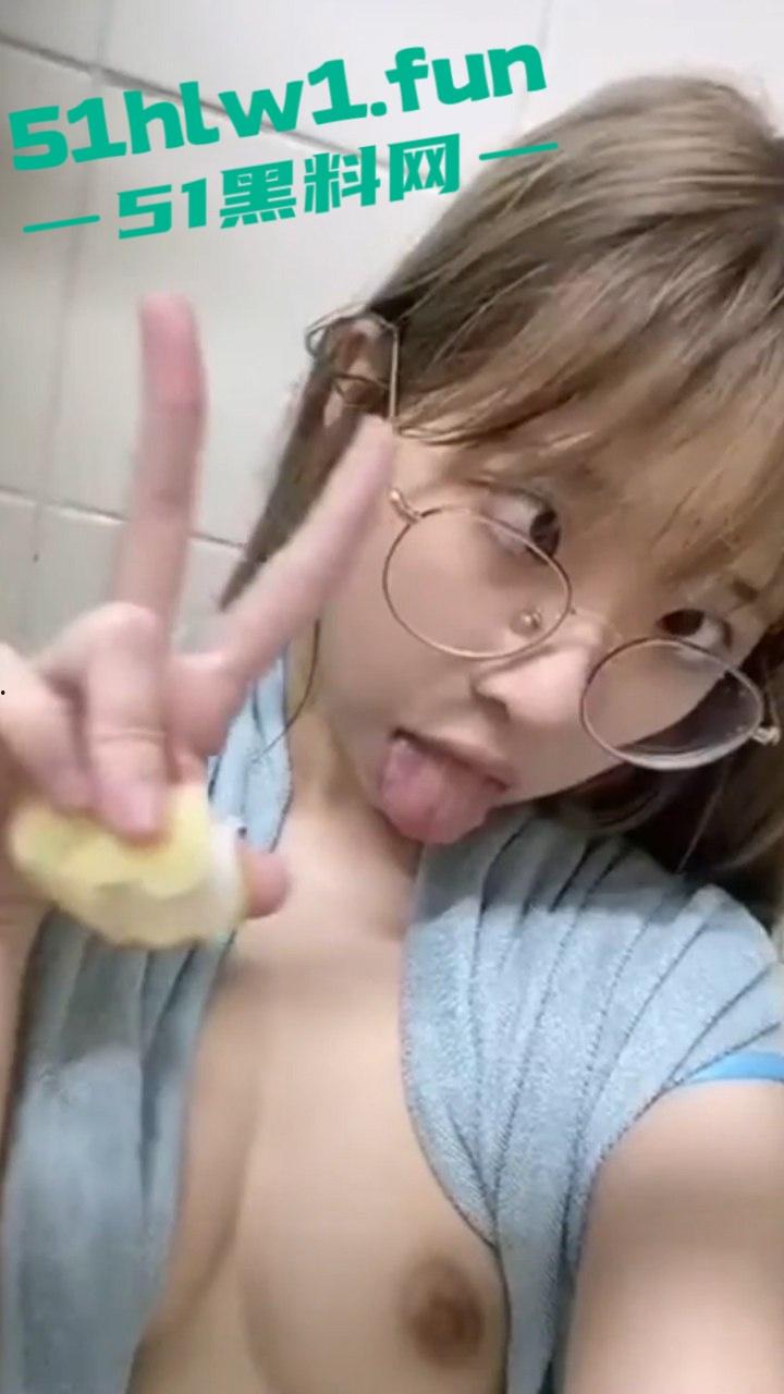 同城群撩骚河南师范萝莉眼镜妹【孟欣欣】足交口屌主动求操,裤子还没脱骚逼已经湿透!-9