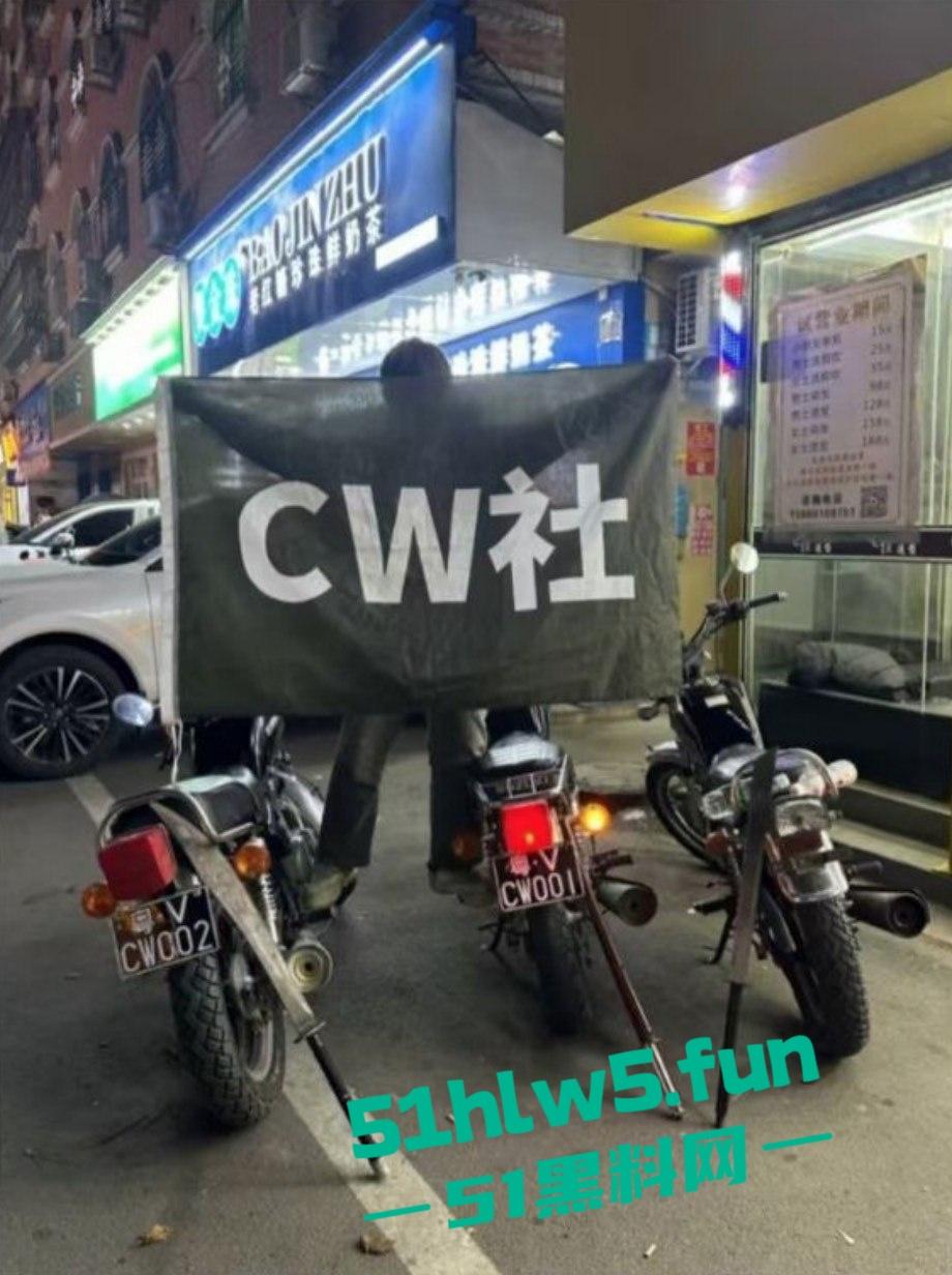 重口血腥场面慎点!广东普宁cw电竞社精神小伙线下真实暴砍对手致皮开肉绽。-7
