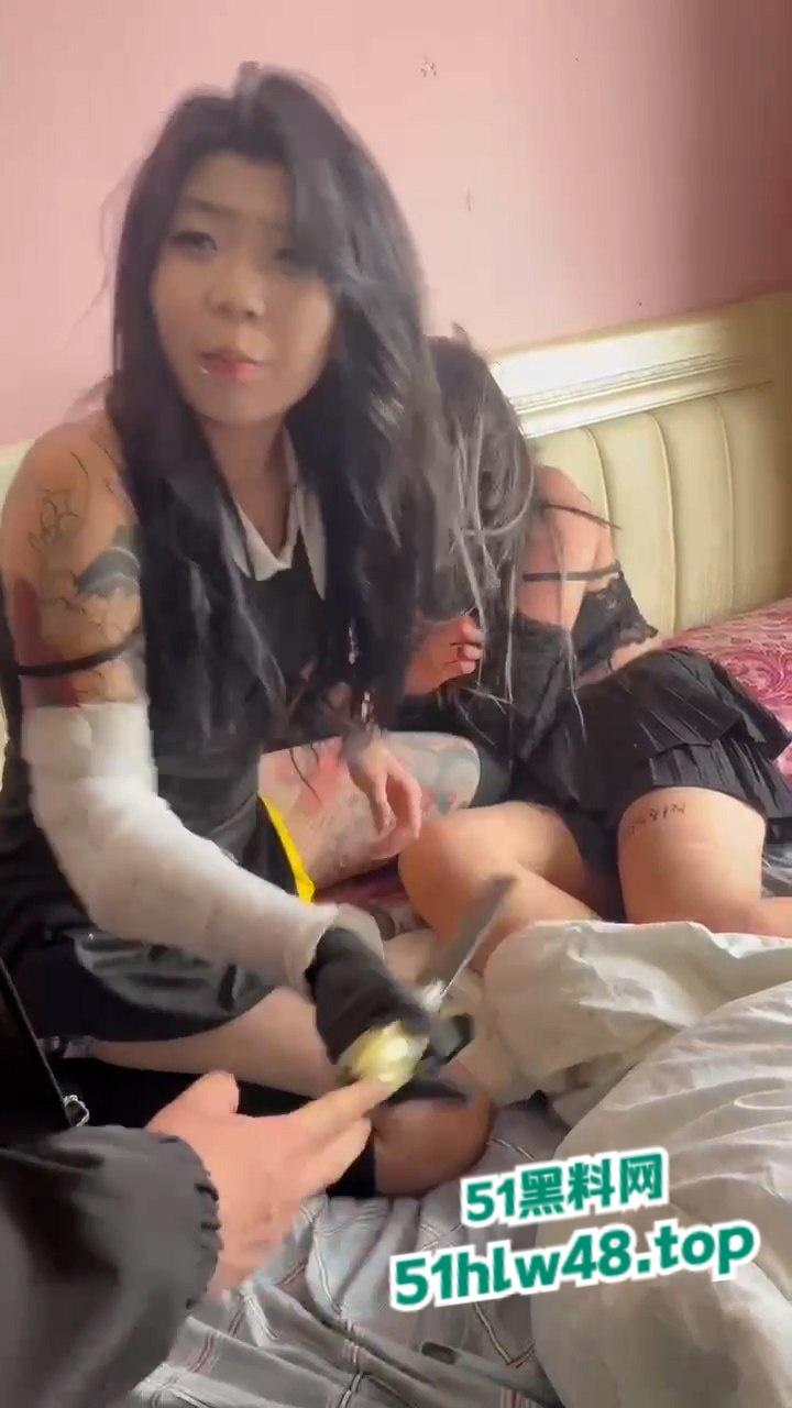 红雨团队精神母女摇子妈被人抄家乱砍【小乔妹妹】惨被多人围殴烟头烫疤。-2