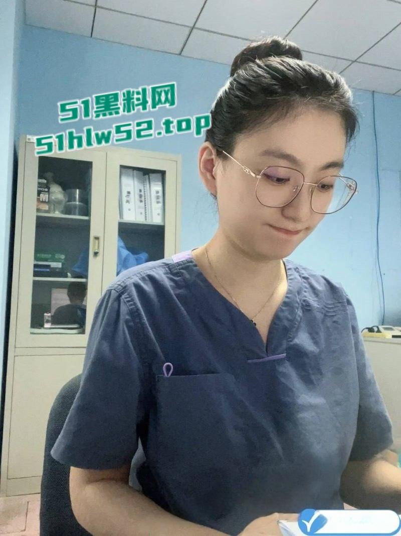 极品反差医生【陈漂亮】和科室领导乱搞医院激战,约炮视频曝光,后入爆操淫水狂流!-5