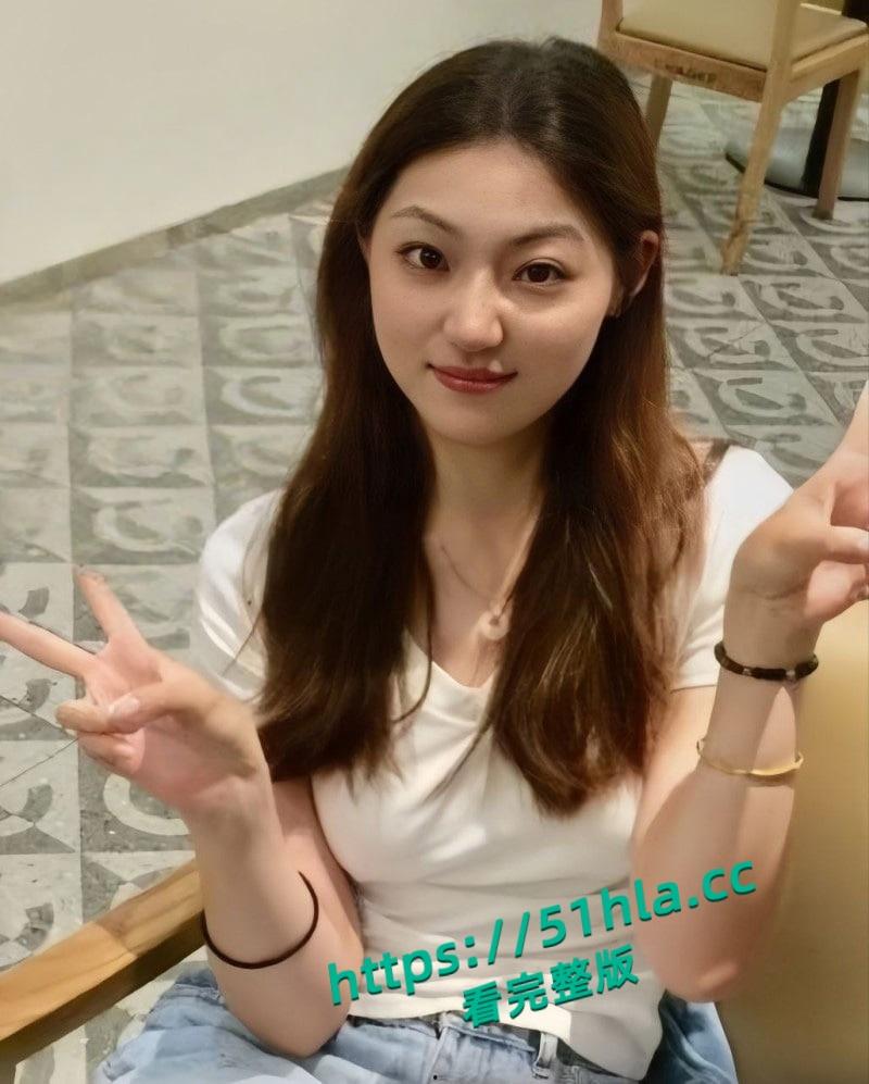 陕西西安美术学院【郑玉玲】为实现财富自由,誓要下海做网黄与男友苦练床技被曝光私拍!-1