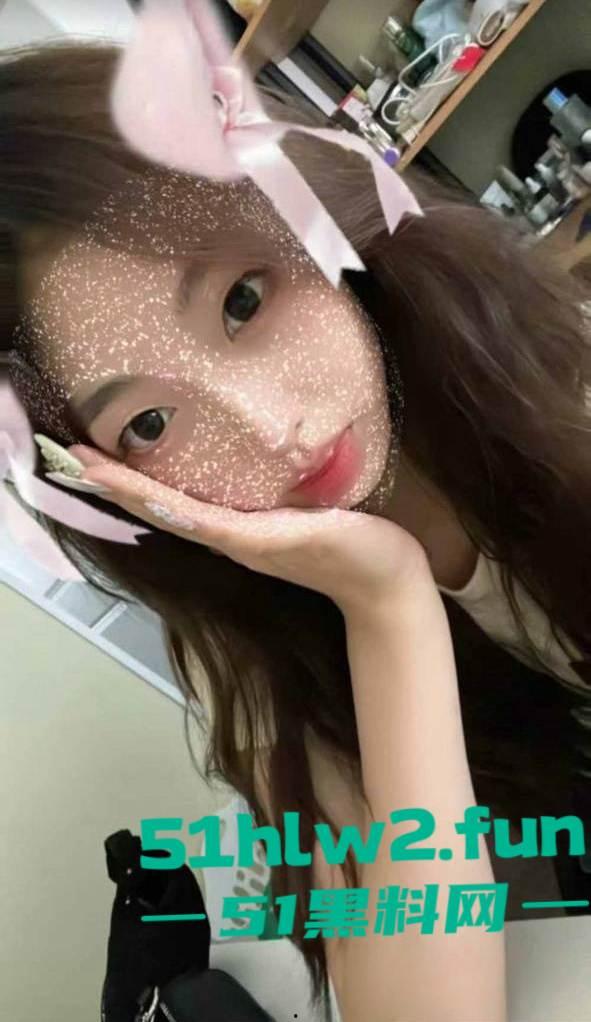 上海极品身材反差大二舞蹈生【刘静雯】被爆裸照网上勾引他人,车库男厕所性爱视频全网疯传。-7