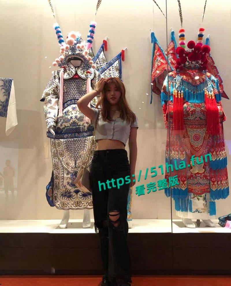 重庆纯欲女大学生性爱调教视频流出,穿戴狗链项圈吞吐肉棒,上位骑乘疯狂榨取金主精液!-3