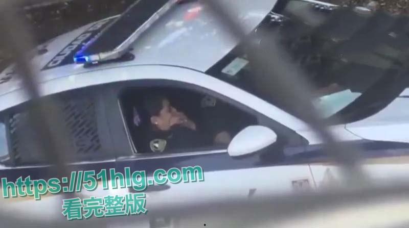 国外大瓜警察也疯狂! 【墨西哥】女警【劳拉·塞贡】多与同事偷情视频全网疯传 厕所巡逻车到处留情 刺激不已-7