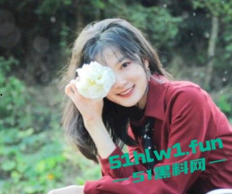 已婚老板带眼镜秘书出差,酒店运动操到天亮,工作和爽两不误,大战一夜工作和操逼同步进行!-9